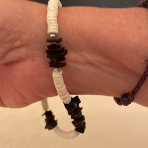 Vintage puka shell ankle bracelet white w/dark beads. Twist closure mlb